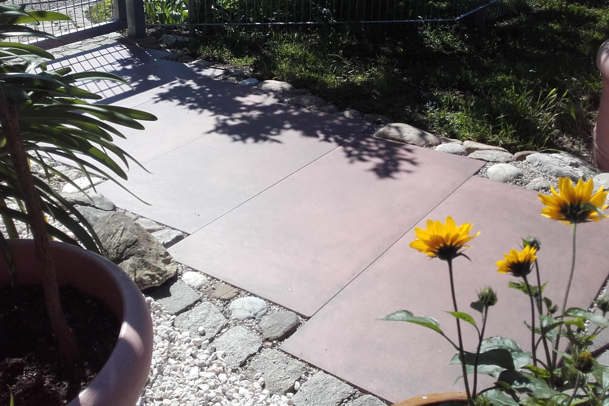 Aufbau einer Terrasse mit Fliesenbelag