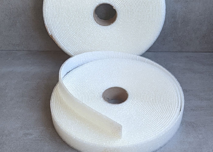 Selbstklebender Randdämmstreifen auf Rolle